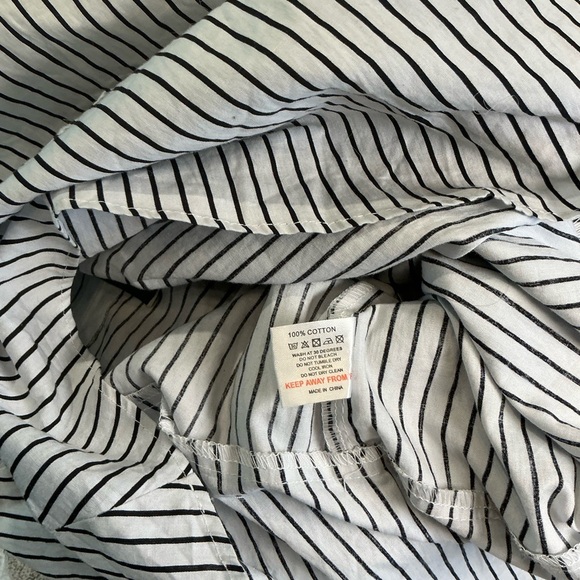 PrettyLittleThing Black and White One-Sleeve Halter Top sz 10 - Picture 5 of 5